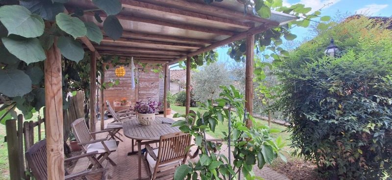 Casa geminada em Pescaglia