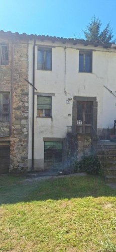 Hus från källare till tak i Borgo a Mozzano