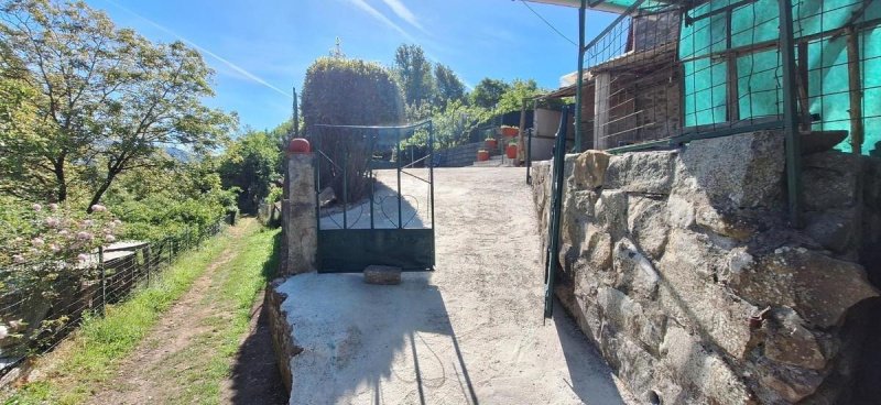 Half-vrijstaande woning in Bagni di Lucca