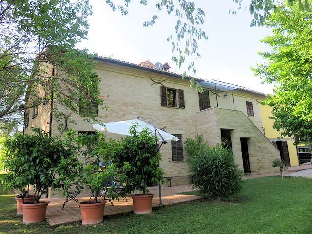 Country house in Castelleone di Suasa