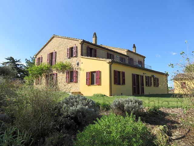 Casa de campo em Montecarotto