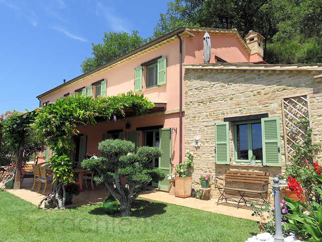 Casa di campagna a Fratte Rosa