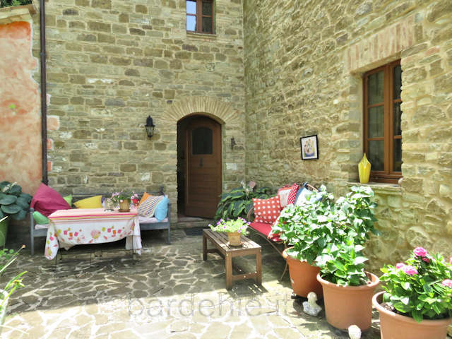 Country house in Monte Roberto