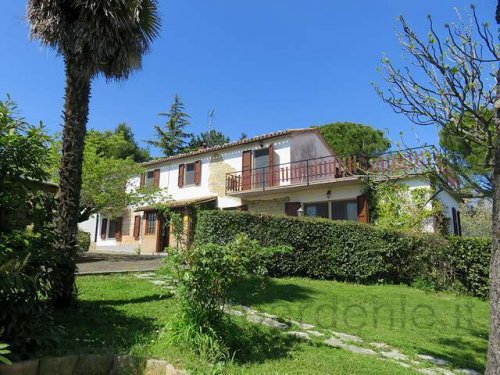 Huis op het platteland in Arcevia