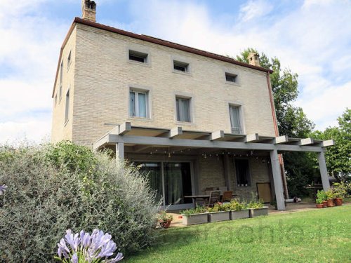 Casa de campo en Jesi