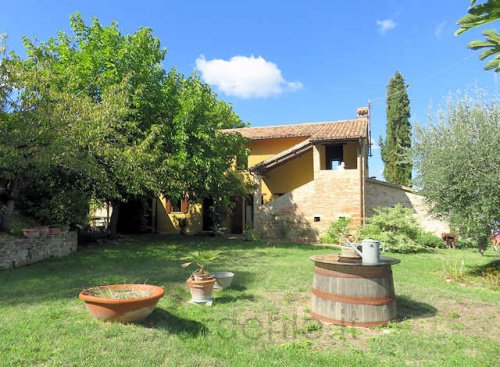 Maison de campagne à Montefelcino