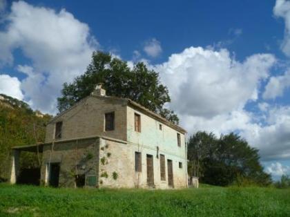 Klein huisje op het platteland in Monterubbiano
