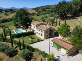 Farmhouse in Penna San Giovanni