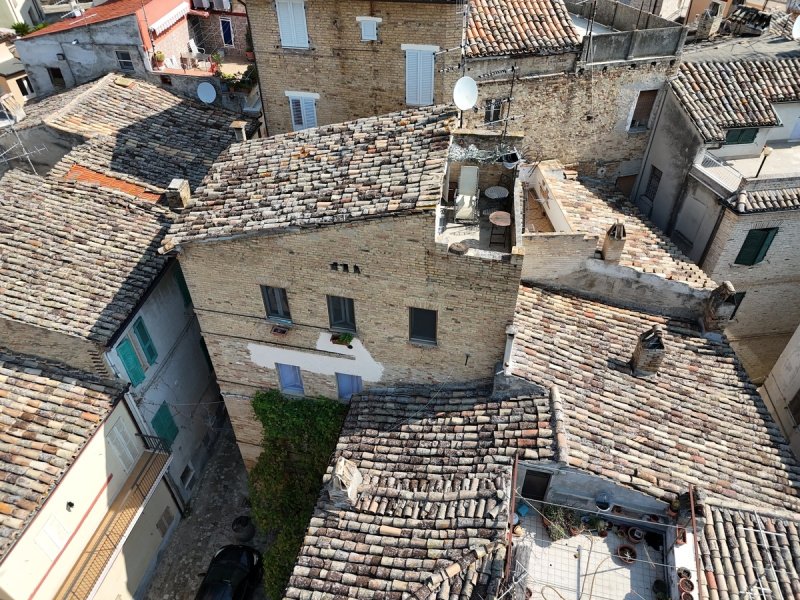 Top-to-bottom house in Offida