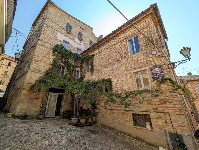 Top-to-bottom house in Offida