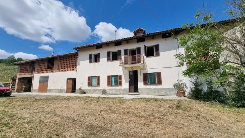 Landhaus in Nizza Monferrato
