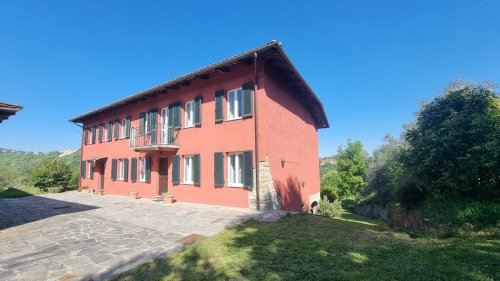 Country house in Canelli
