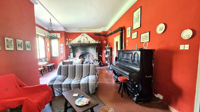 Casa indipendente a Mombaruzzo