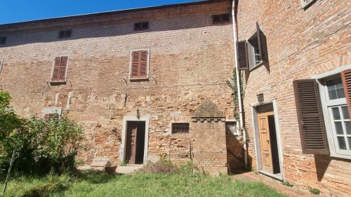 Историческое здание в Момбаруццо