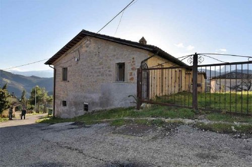 Klein huisje op het platteland in Roccafluvione