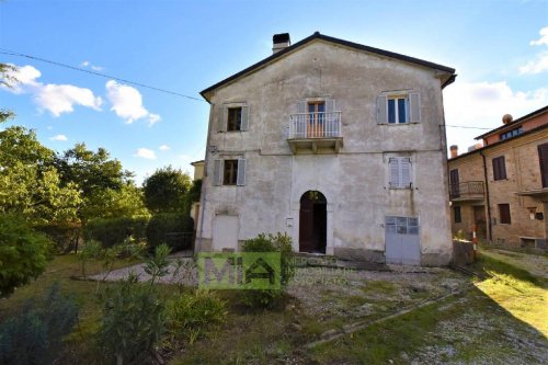 Detached house in Montefalcone Appennino