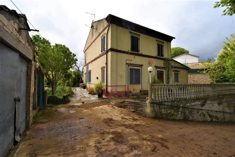 Villa i Falerone