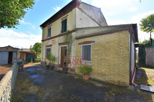 Detached house in Falerone