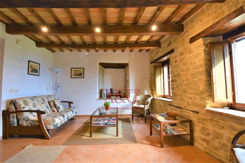 Detached house in Montefalcone Appennino