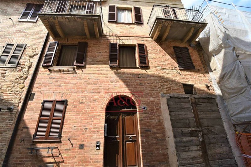 Casa indipendente a Sarnano