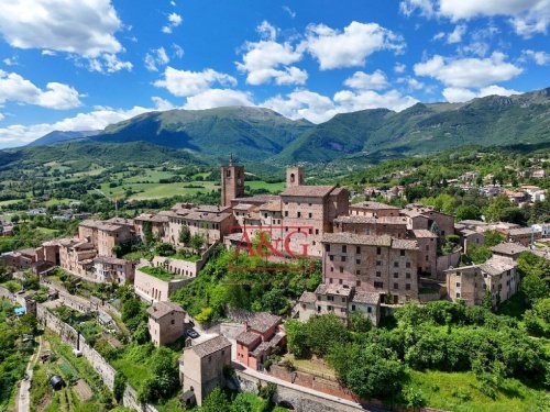 Casa indipendente a Sarnano