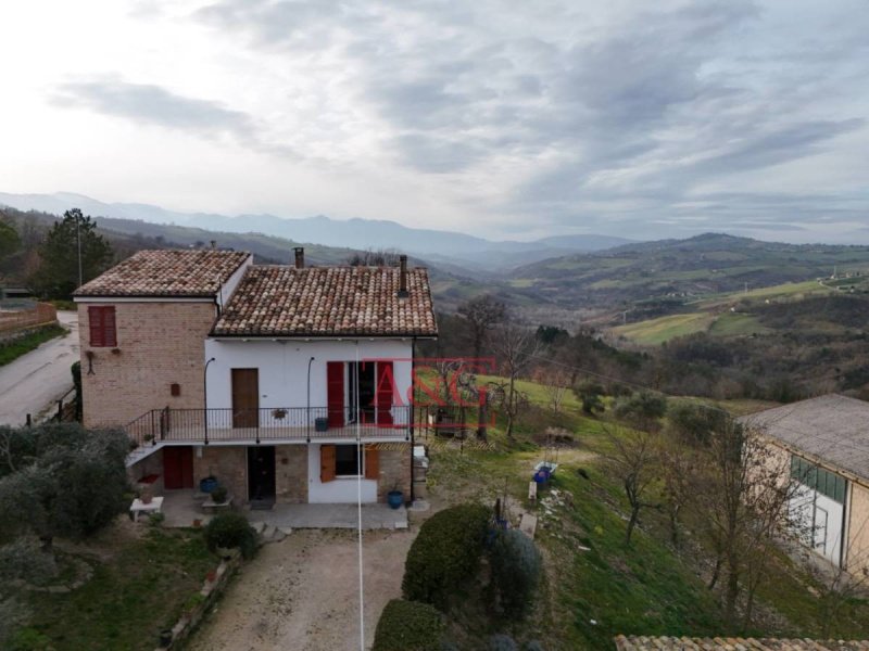 Maison de campagne à Monte San Martino
