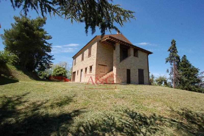 Huis op het platteland in Amandola
