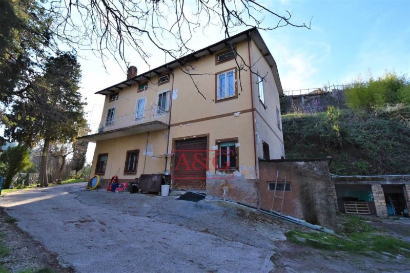 Maison individuelle à Montelparo