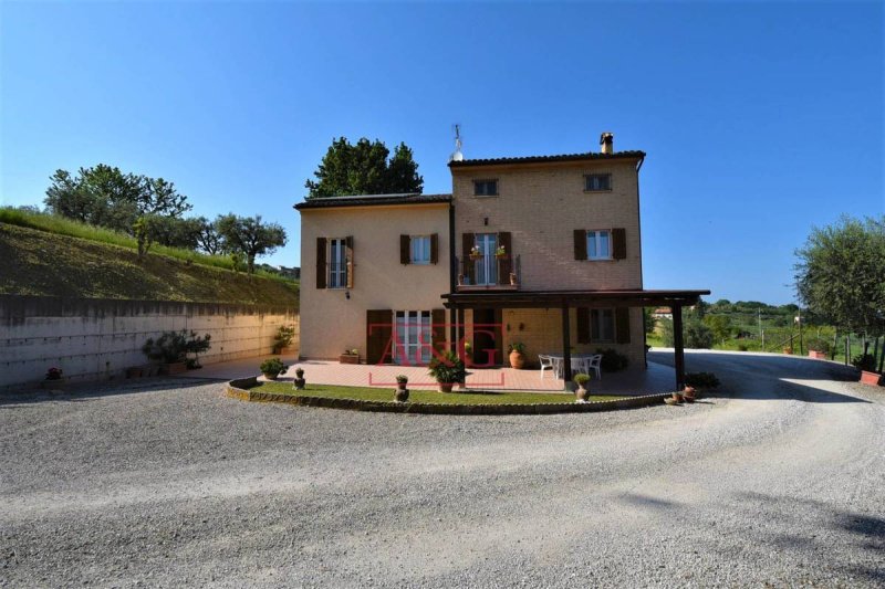 Maison de campagne à Montappone