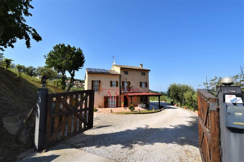 Maison de campagne à Montappone