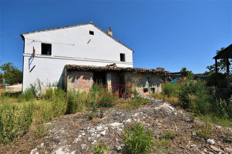 Detached house in Belmonte Piceno