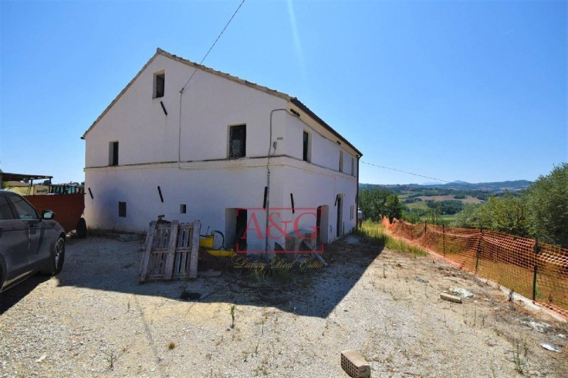 Detached house in Belmonte Piceno