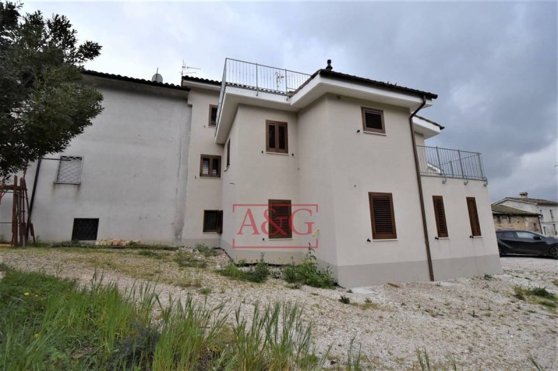 Casa independiente en Amandola