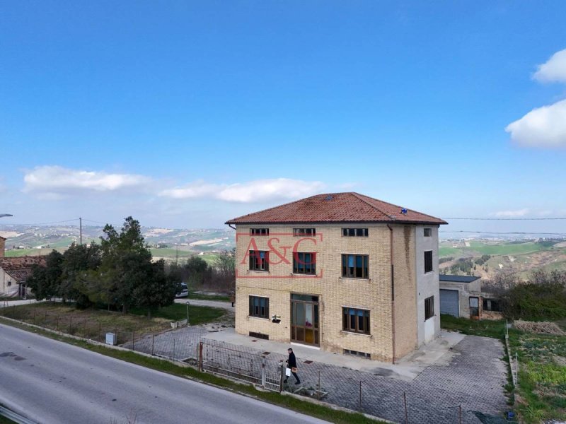 Villa i Falerone