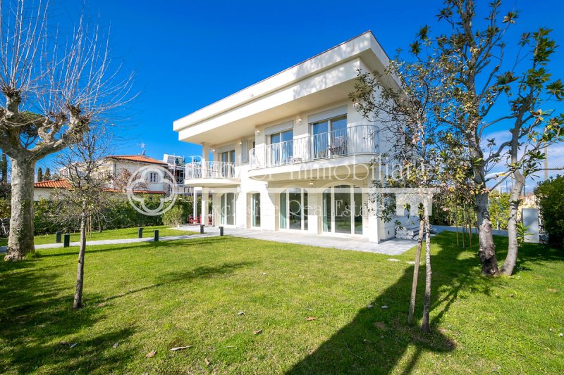Villa a Forte dei Marmi