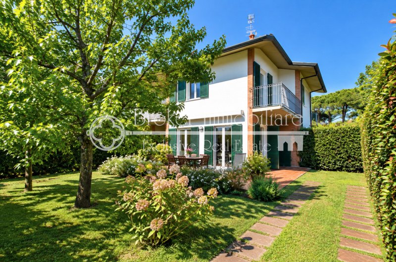 Villa a Forte dei Marmi