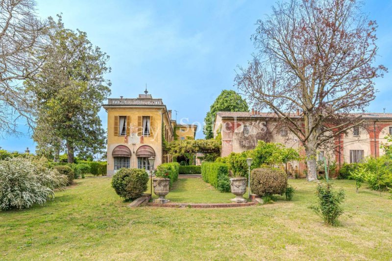 Casa geminada em Bressana Bottarone