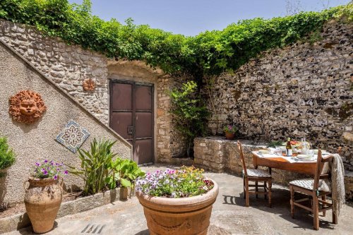Detached house in Erice