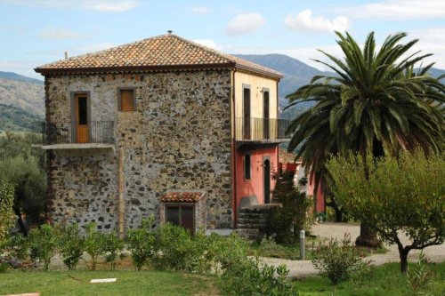Klein huisje op het platteland in Castiglione di Sicilia