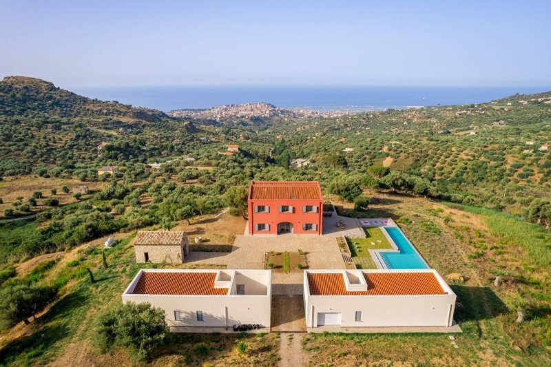 Moradia em Termini Imerese