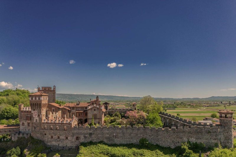 Castle in Pavone Canavese