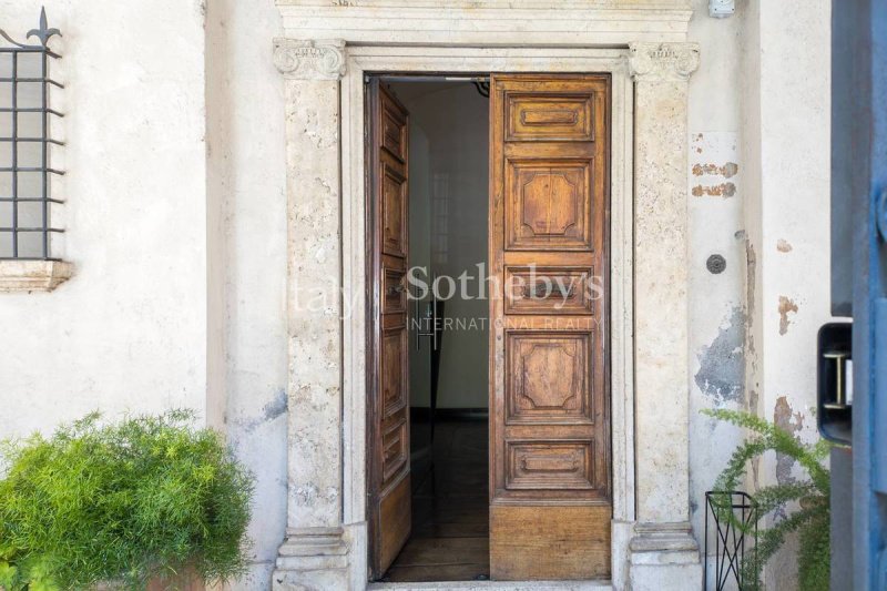 Vrijstaande woning in Roma