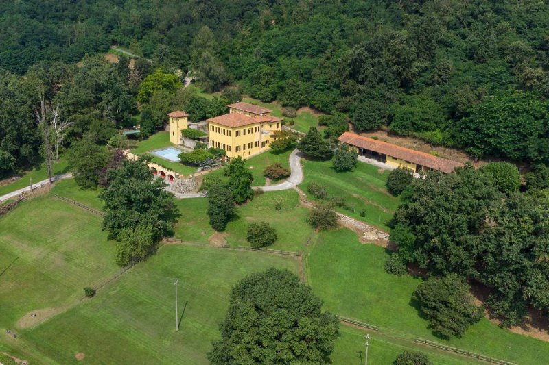 Villa a Pombia