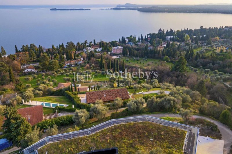 加尔多内-里维耶拉别墅