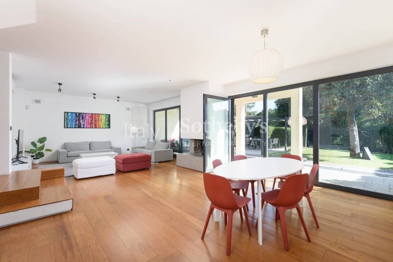 Half-vrijstaande woning in Roma