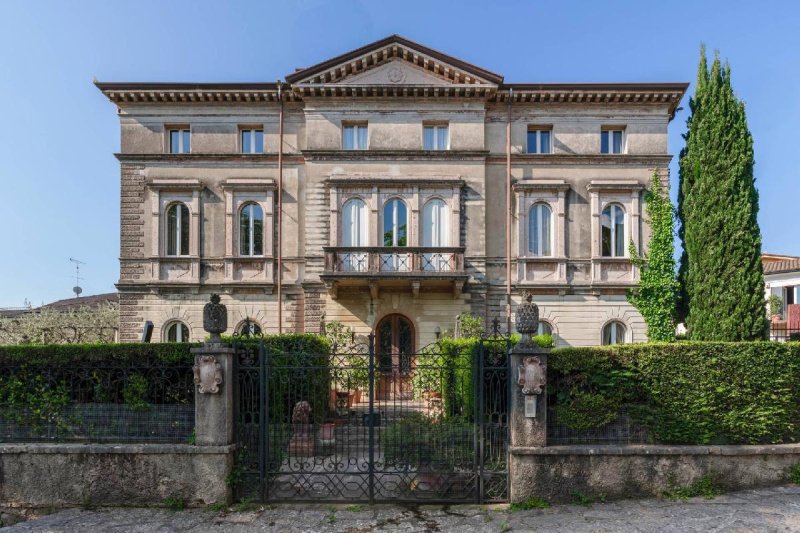 Villa a Caprino Veronese