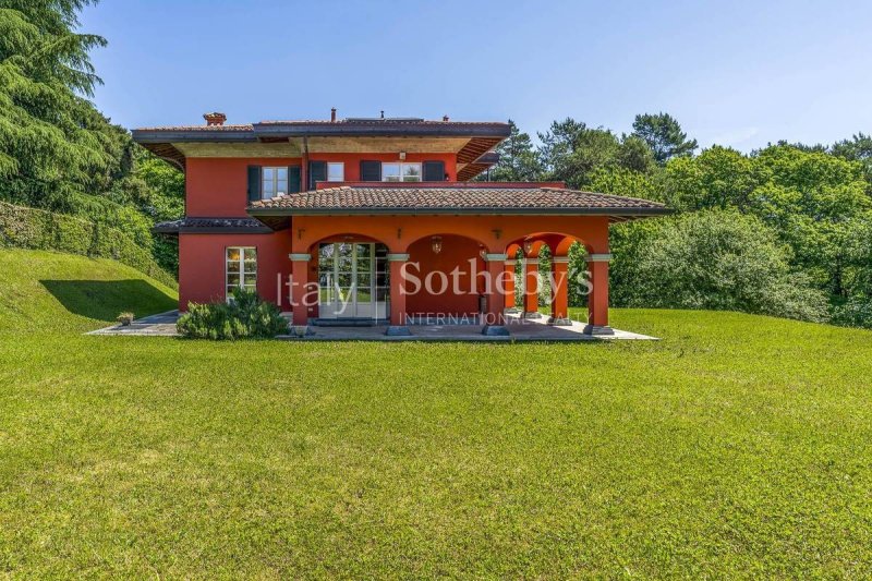 Villa à Oltrona di San Mamette