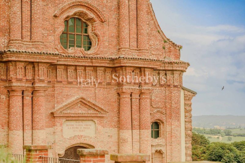 Многоквартирный дом в Монкальво