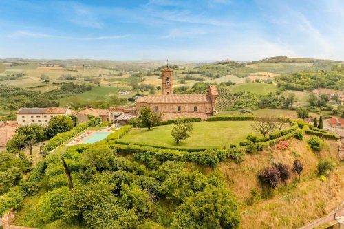 Многоквартирный дом в Монкальво