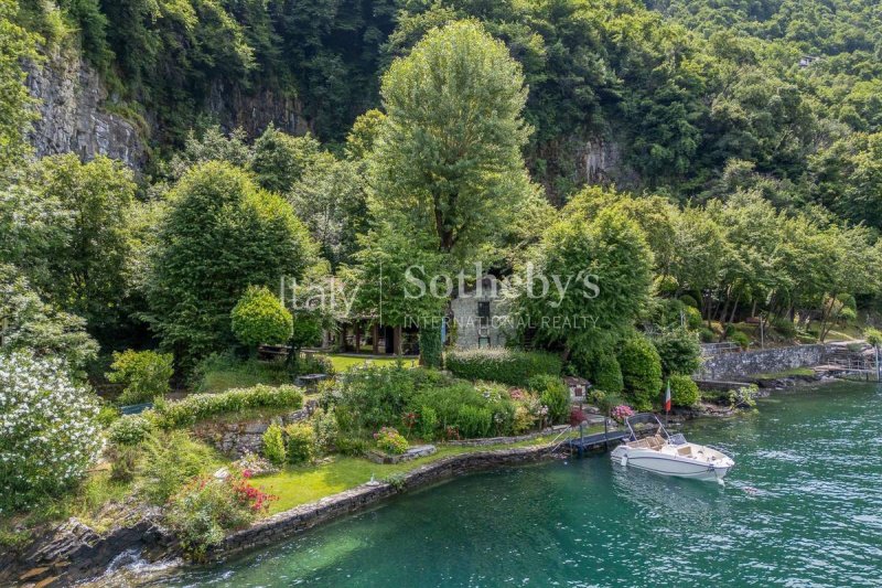 Villa in Faggeto Lario